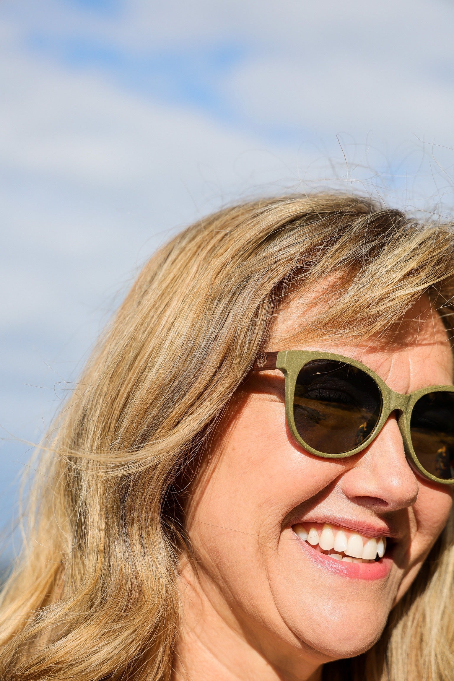 Made with a sustainable speckled wheatstraw or coffee residue frame and walnut wood temples, it's lightweight, comfortable and eco-friendly. Available in charcoal, olive green, coffee and mint frames and fitted with UV400 polarised lenses in smoke, mirrored rose pink and mirrored honey, they are a natural, biodegradable alternative to plastic sunglasses.