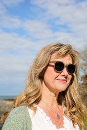 Made with a sustainable speckled wheatstraw or coffee residue frame and walnut wood temples, it's lightweight, comfortable and eco-friendly. Available in charcoal, olive green, coffee and mint frames and fitted with UV400 polarised lenses in smoke, mirrored rose pink and mirrored honey, they are a natural, biodegradable alternative to plastic sunglasses.