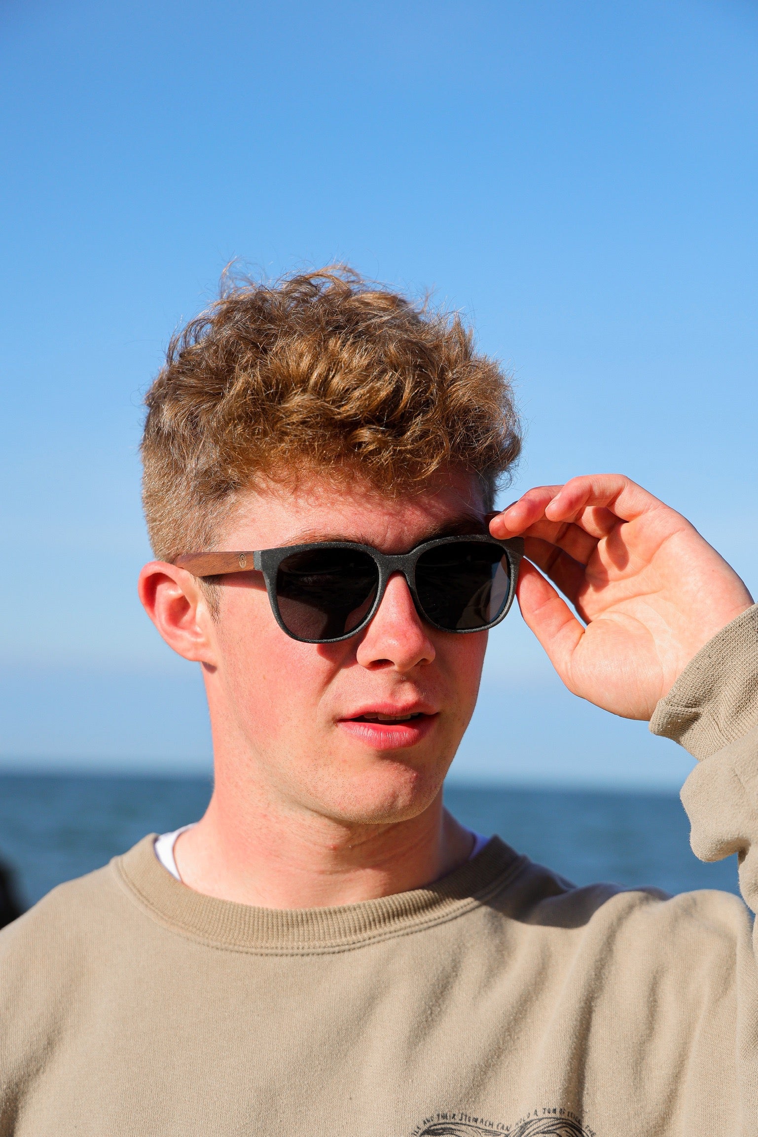A classic soft rectangular frame. Made with a sustainable speckled charcoal wheatstraw or coffee residue frame and walnut wood temples, it's lightweight and comfortable offering the highest protection with UV400 polarised lenses in a smoke black colour or mirror sky blue. Eco-friendly using plastic alternative frames t…