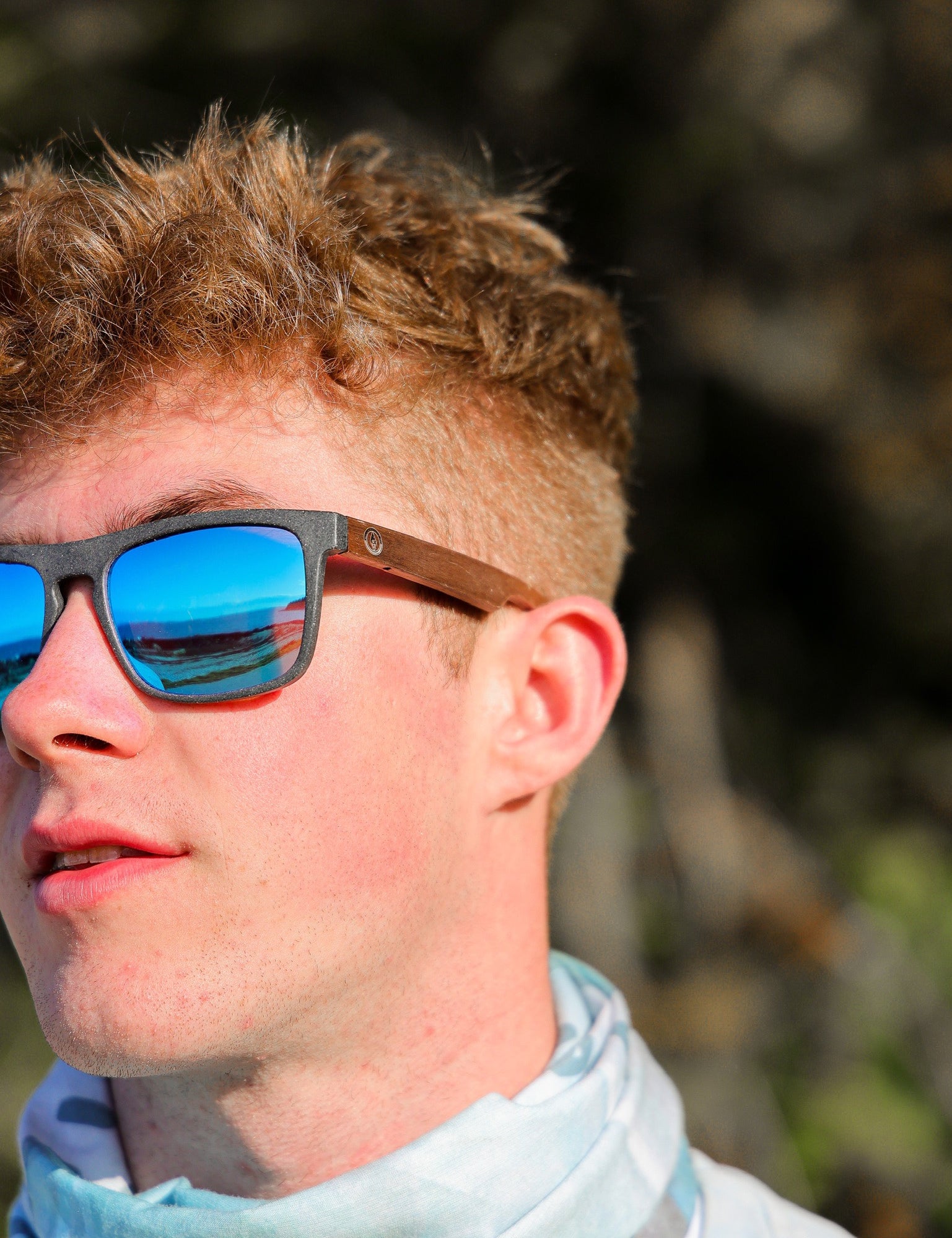 This sustainable rectangular frame is made with a speckled charcoal wheatstraw frame and walnut wood temple and is fitted with UV400 polarised lenses in two colours, smoke and mirrored sky blue. It's lightweight, comfortable and eco-friendly using plastic alternative materials.