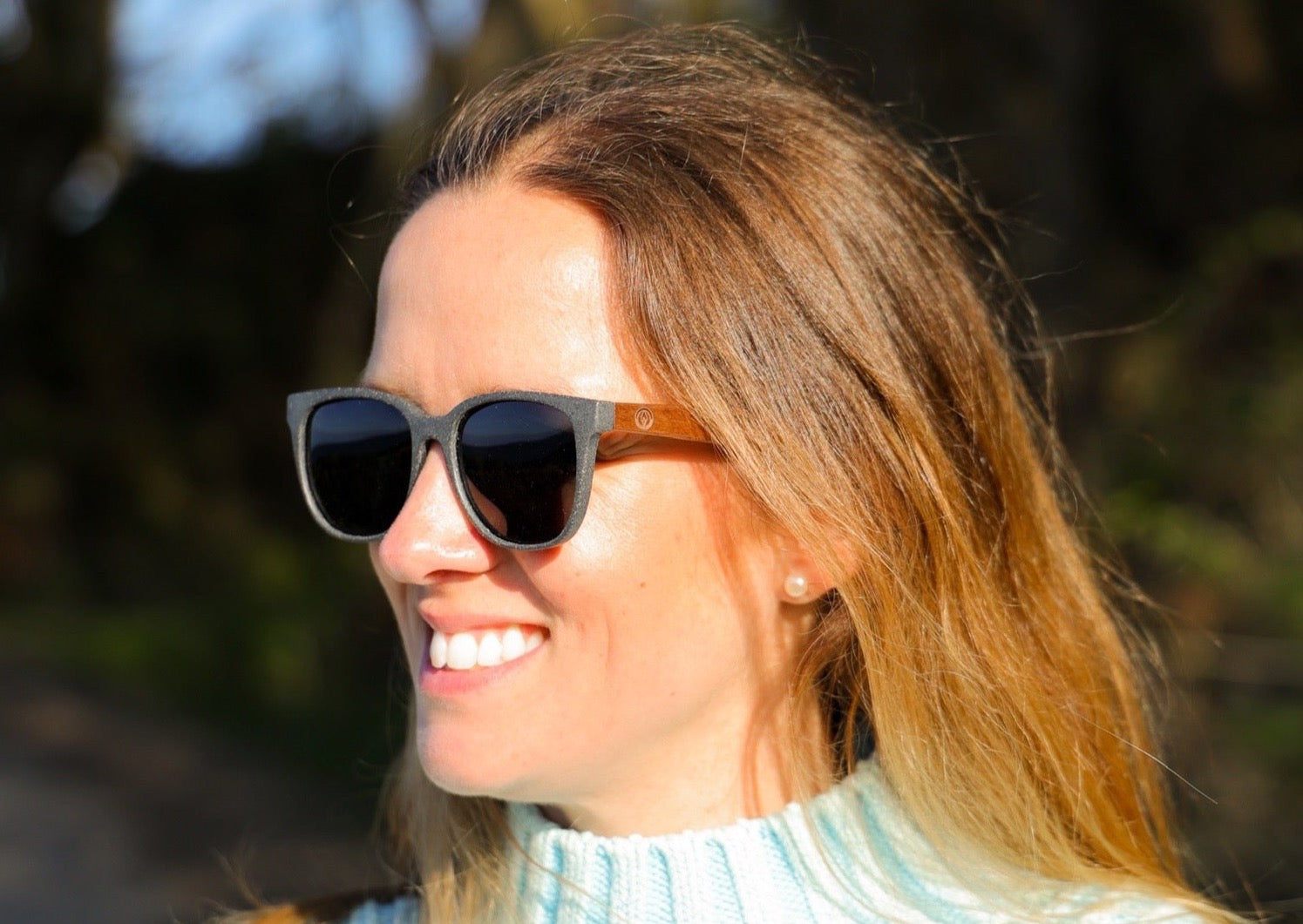 A classic soft rectangular frame. Made with a sustainable speckled charcoal wheatstraw or coffee residue frame and walnut wood temples, it's lightweight and comfortable offering the highest protection with UV400 polarised lenses in a smoke black colour or mirror sky blue. Eco-friendly using plastic alternative frames t…