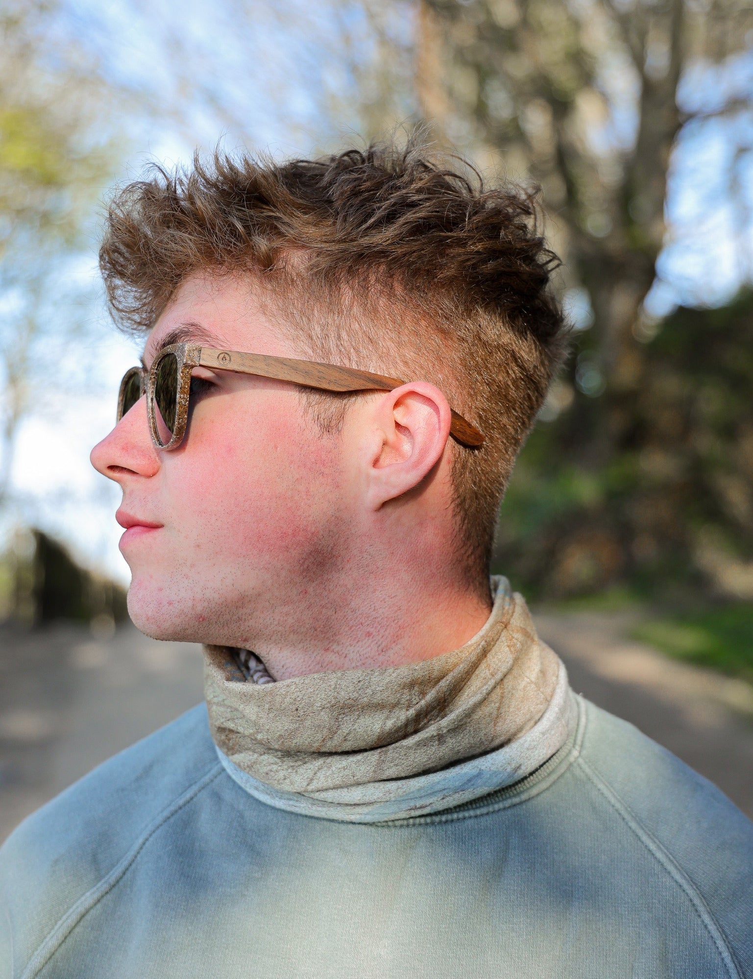 A classic soft rectangular frame. Made with a sustainable speckled charcoal wheatstraw or coffee residue frame and walnut wood temples, it's lightweight and comfortable offering the highest protection with UV400 polarised lenses in a smoke black colour or mirror sky blue. Eco-friendly using plastic alternative frames t…