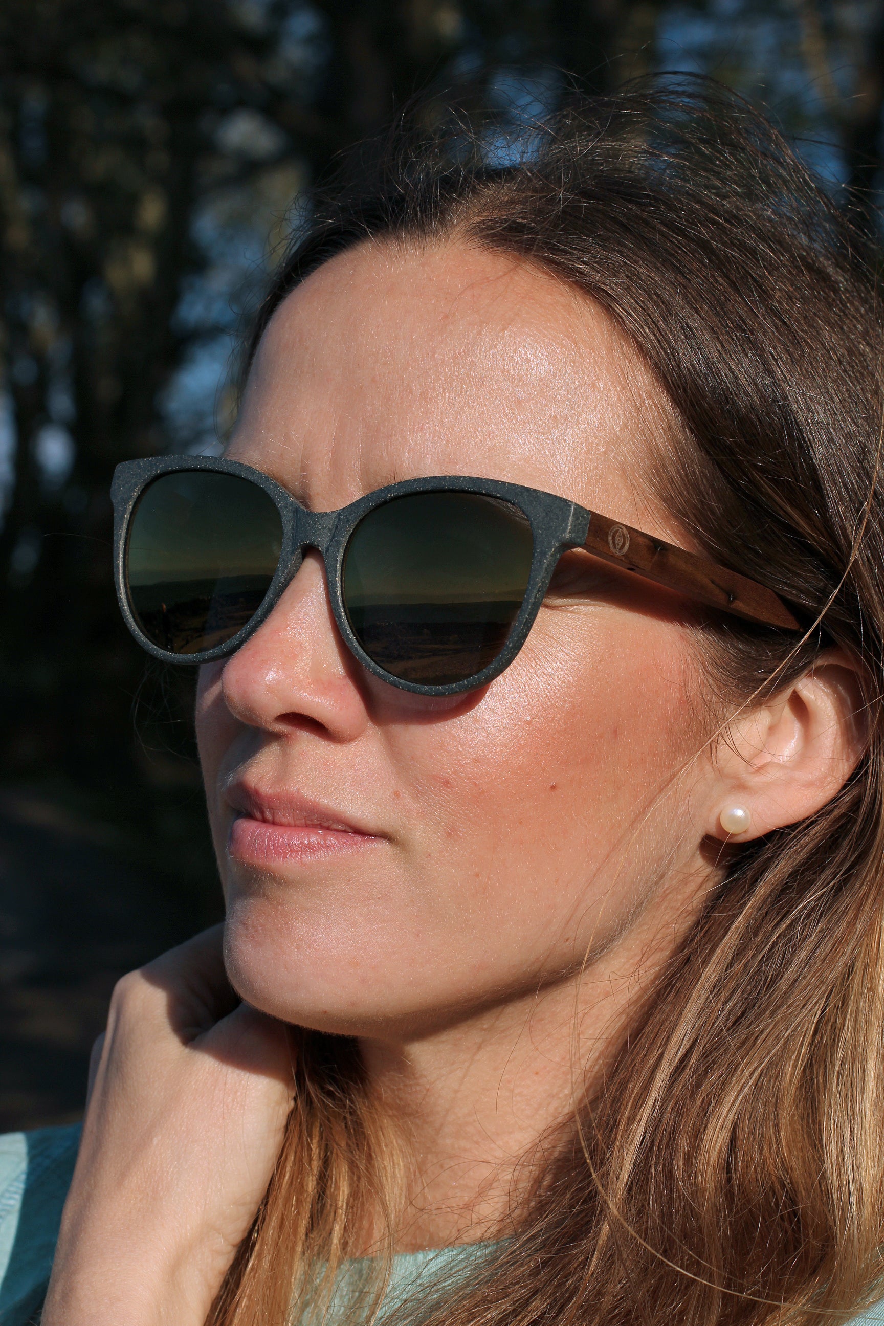 Made with a sustainable speckled wheatstraw or coffee residue frame and walnut wood temples, it's lightweight, comfortable and eco-friendly. Available in charcoal, olive green, coffee and mint frames and fitted with UV400 polarised lenses in smoke, mirrored rose pink and mirrored honey, they are a natural, biodegradable alternative to plastic sunglasses.