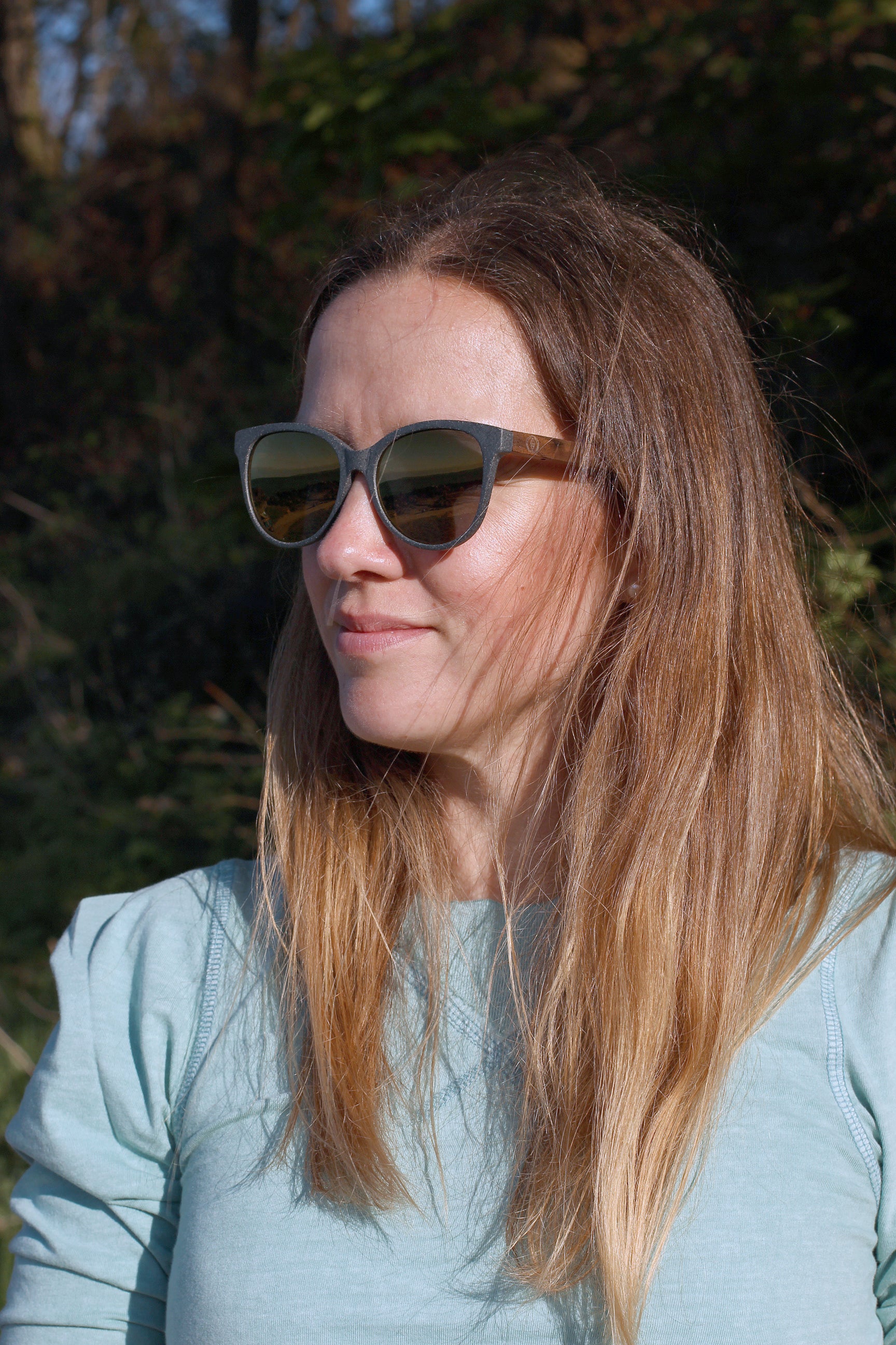 Made with a sustainable speckled wheatstraw or coffee residue frame and walnut wood temples, it's lightweight, comfortable and eco-friendly. Available in charcoal, olive green, coffee and mint frames and fitted with UV400 polarised lenses in smoke, mirrored rose pink and mirrored honey, they are a natural, biodegradable alternative to plastic sunglasses.