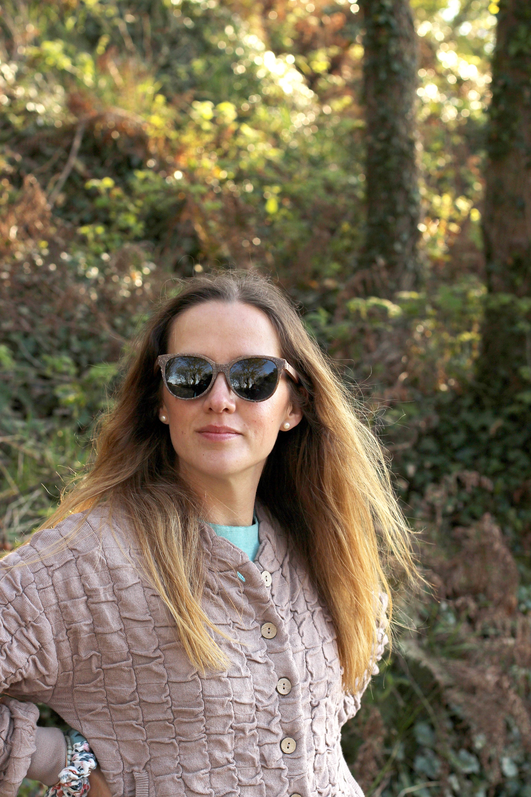 Made with a sustainable speckled wheatstraw or coffee residue frame and walnut wood temples, it's lightweight, comfortable and eco-friendly. Available in charcoal, olive green, coffee and mint frames and fitted with UV400 polarised lenses in smoke, mirrored rose pink and mirrored honey, they are a natural, biodegradable alternative to plastic sunglasses.