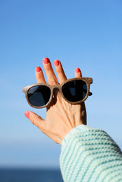 A classic soft rectangular frame. Made with a sustainable speckled charcoal wheatstraw or coffee residue frame and walnut wood temples, it's lightweight and comfortable offering the highest protection with UV400 polarised lenses in a smoke black colour or mirror sky blue. Eco-friendly using plastic alternative frames t…