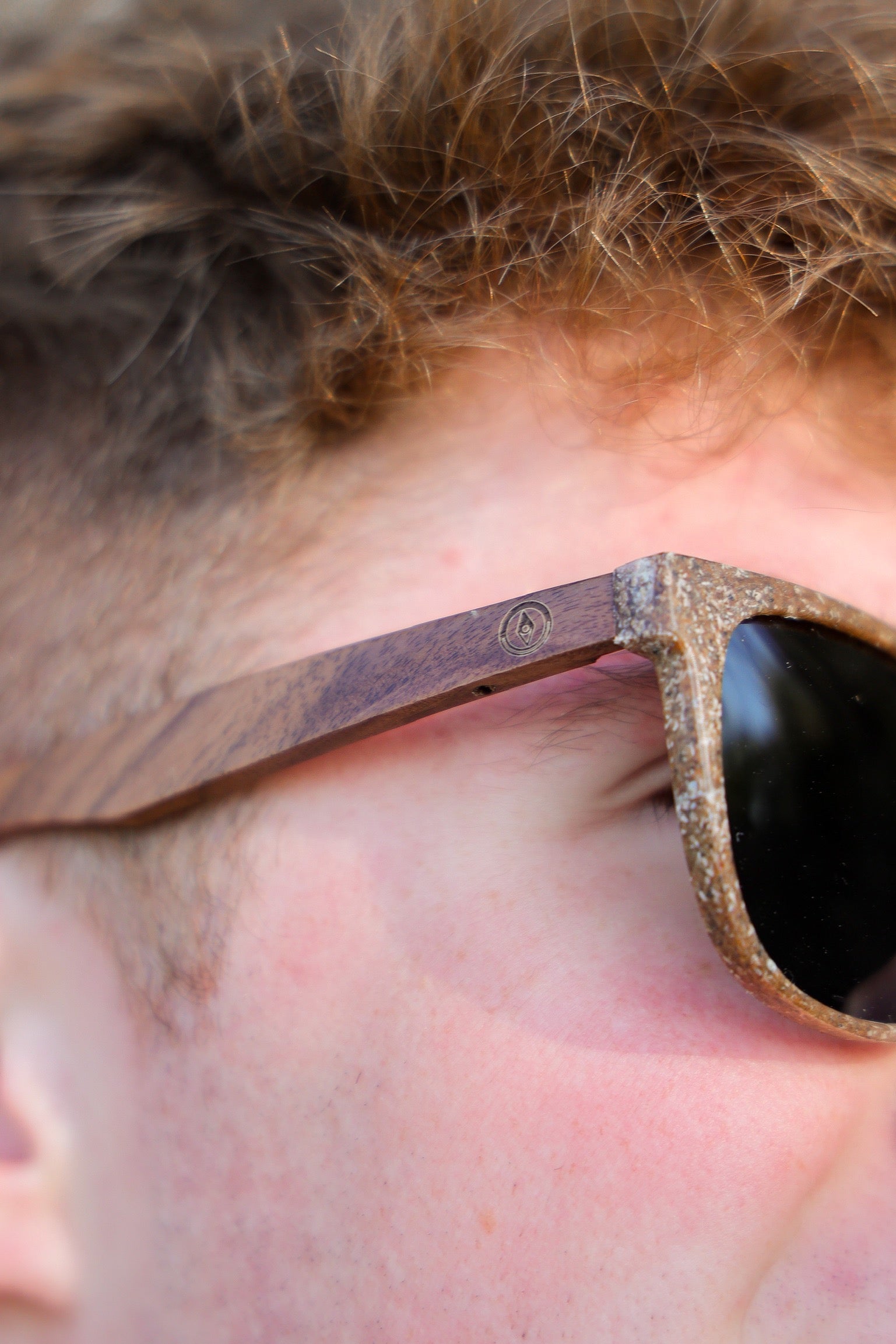 A classic soft rectangular frame. Made with a sustainable speckled charcoal wheatstraw or coffee residue frame and walnut wood temples, it's lightweight and comfortable offering the highest protection with UV400 polarised lenses in a smoke black colour or mirror sky blue. Eco-friendly using plastic alternative frames t…