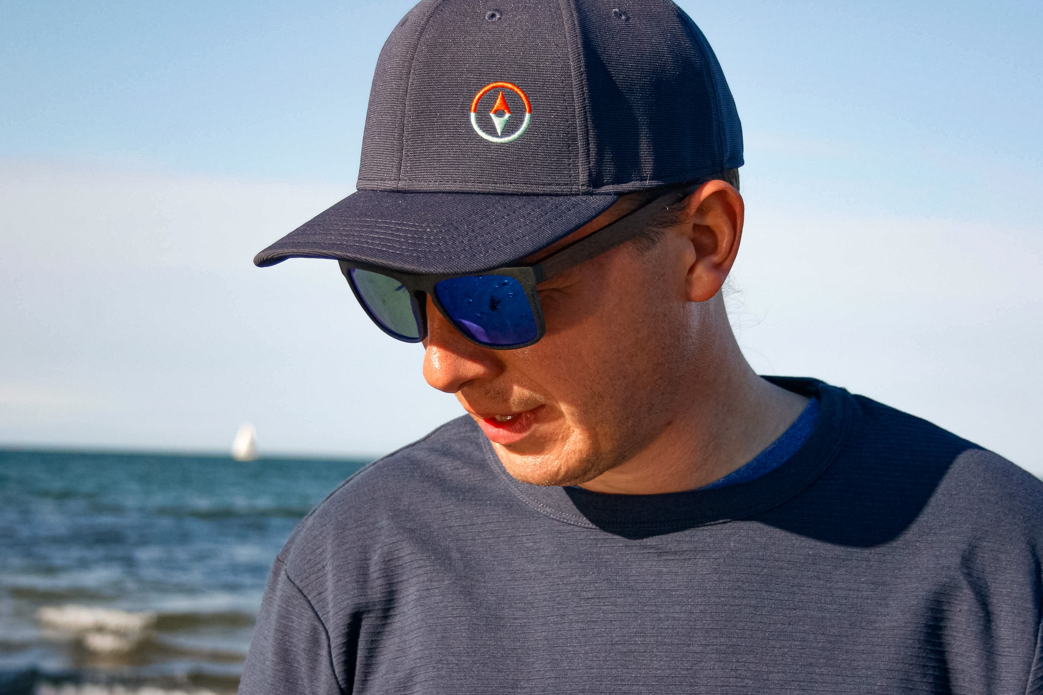 This sustainable rectangular frame is made with a speckled charcoal wheatstraw frame and walnut wood temple and is fitted with UV400 polarised lenses in two colours, smoke and mirrored sky blue. It's lightweight, comfortable and eco-friendly using plastic alternative materials. 