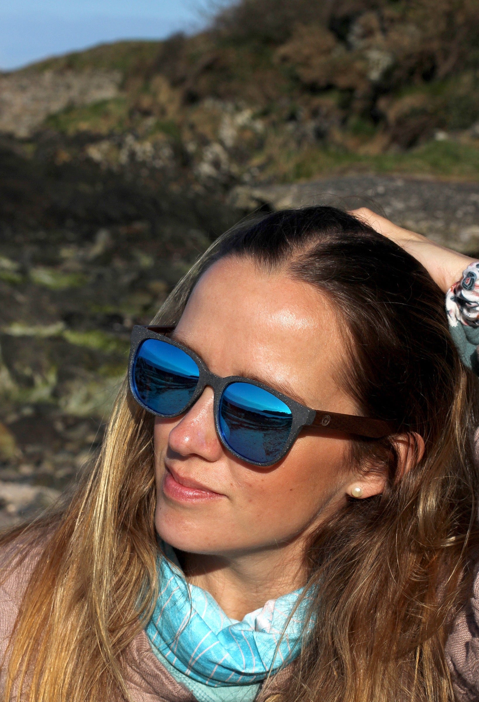 A classic soft rectangular frame. Made with a sustainable speckled charcoal wheatstraw or coffee residue frame and walnut wood temples, it's lightweight and comfortable offering the highest protection with UV400 polarised lenses in a smoke black colour or mirror sky blue. Eco-friendly using plastic alternative frames t…